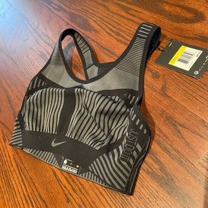 NWT - Nike Flyknit Bra - Size S